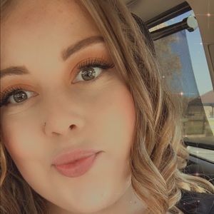 Meet your Posher, Desi